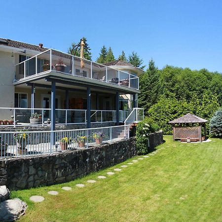 At The Shore Bed And Breakfast Sechelt Exterior photo