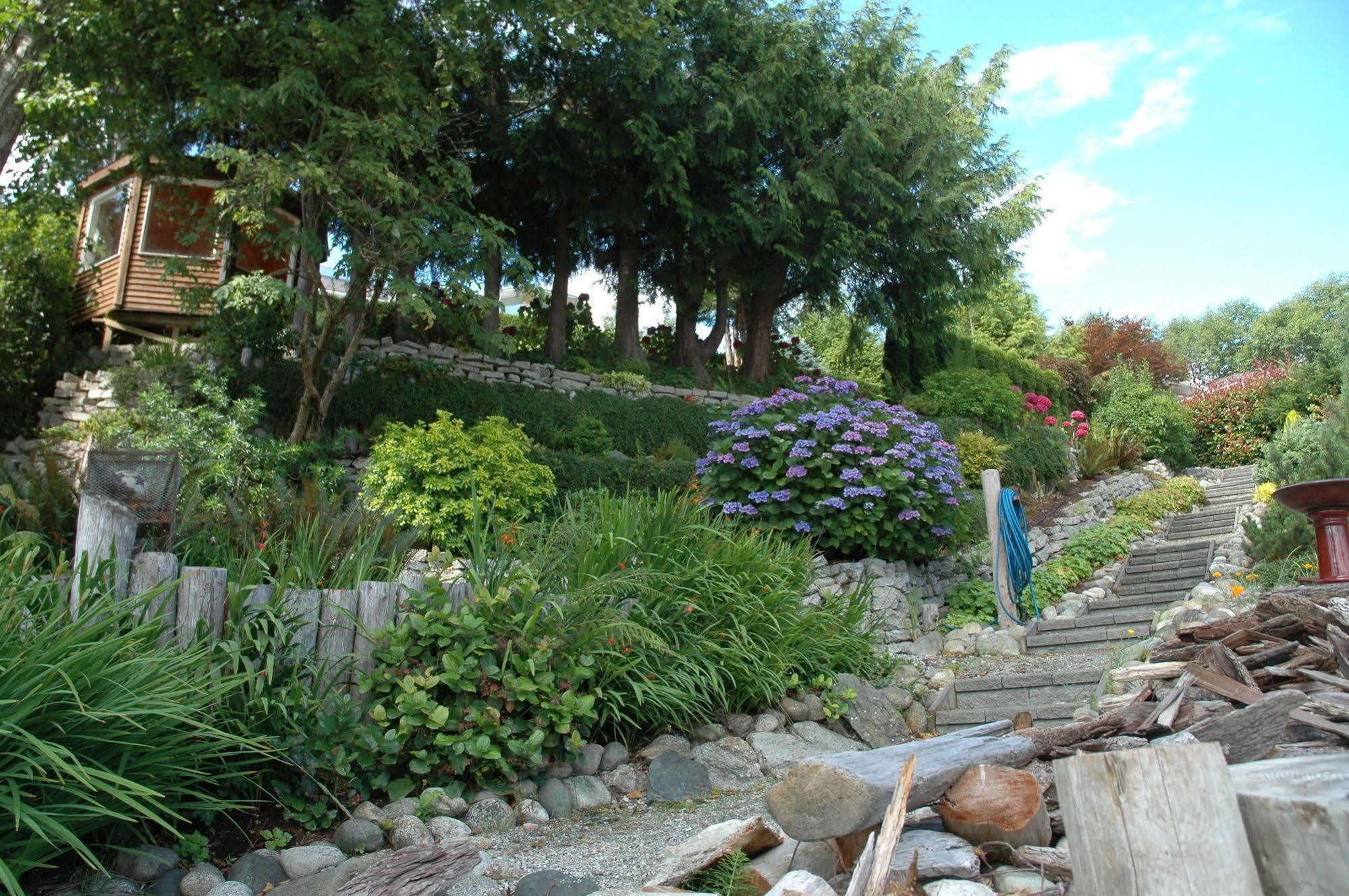 At The Shore Bed And Breakfast Sechelt Exterior photo