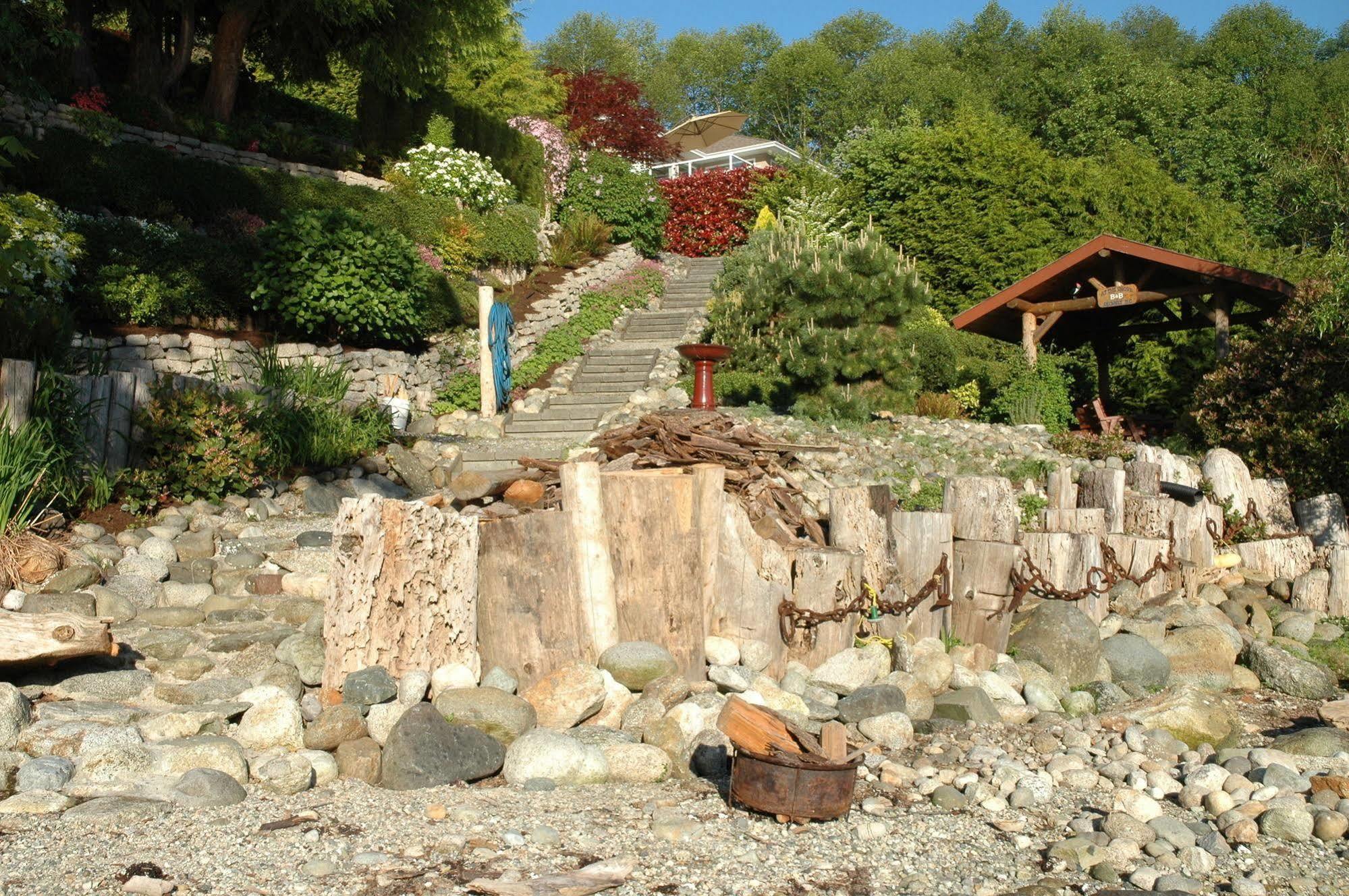 At The Shore Bed And Breakfast Sechelt Exterior photo