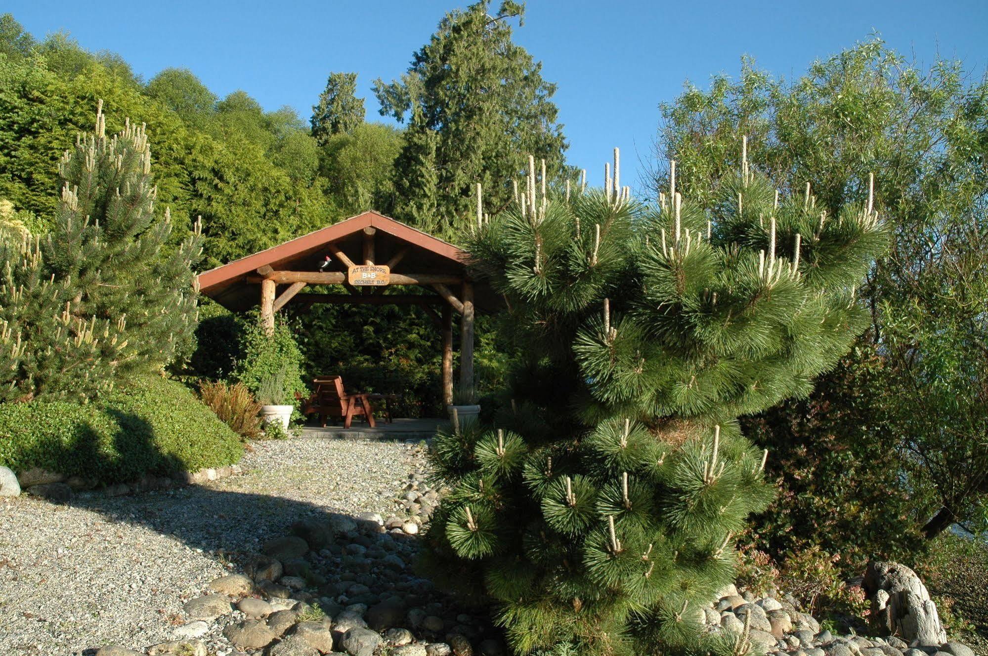 At The Shore Bed And Breakfast Sechelt Exterior photo
